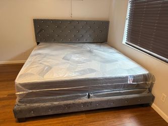 NEW MATTRESS KING SIZE PLUSH WITH BOX SPRING