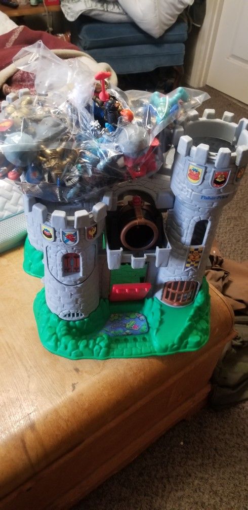 Fisher price castle and warriors With 27 Guys  And Three  Horses ate rocks to shoot from The  Launcher