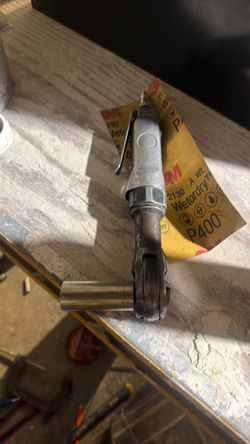 Air powered ratchet wrench