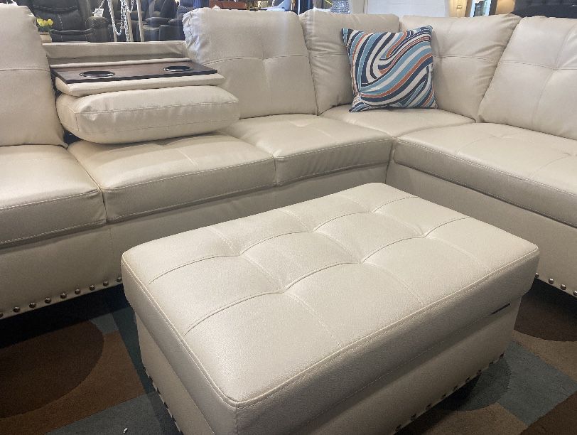 New‼️‼️ White Sectional w/ Storage Ottoman (Right or Left Chaise)
