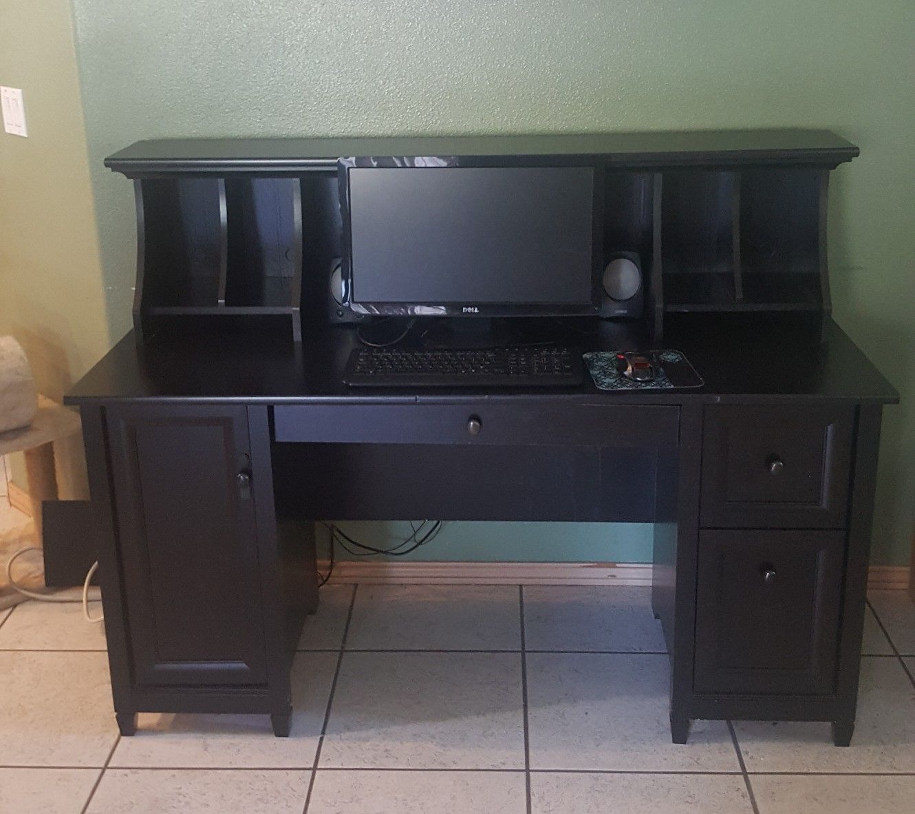 Computer desk