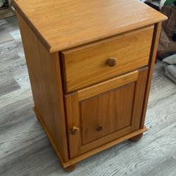 Couch/Bedside End Table w/storage