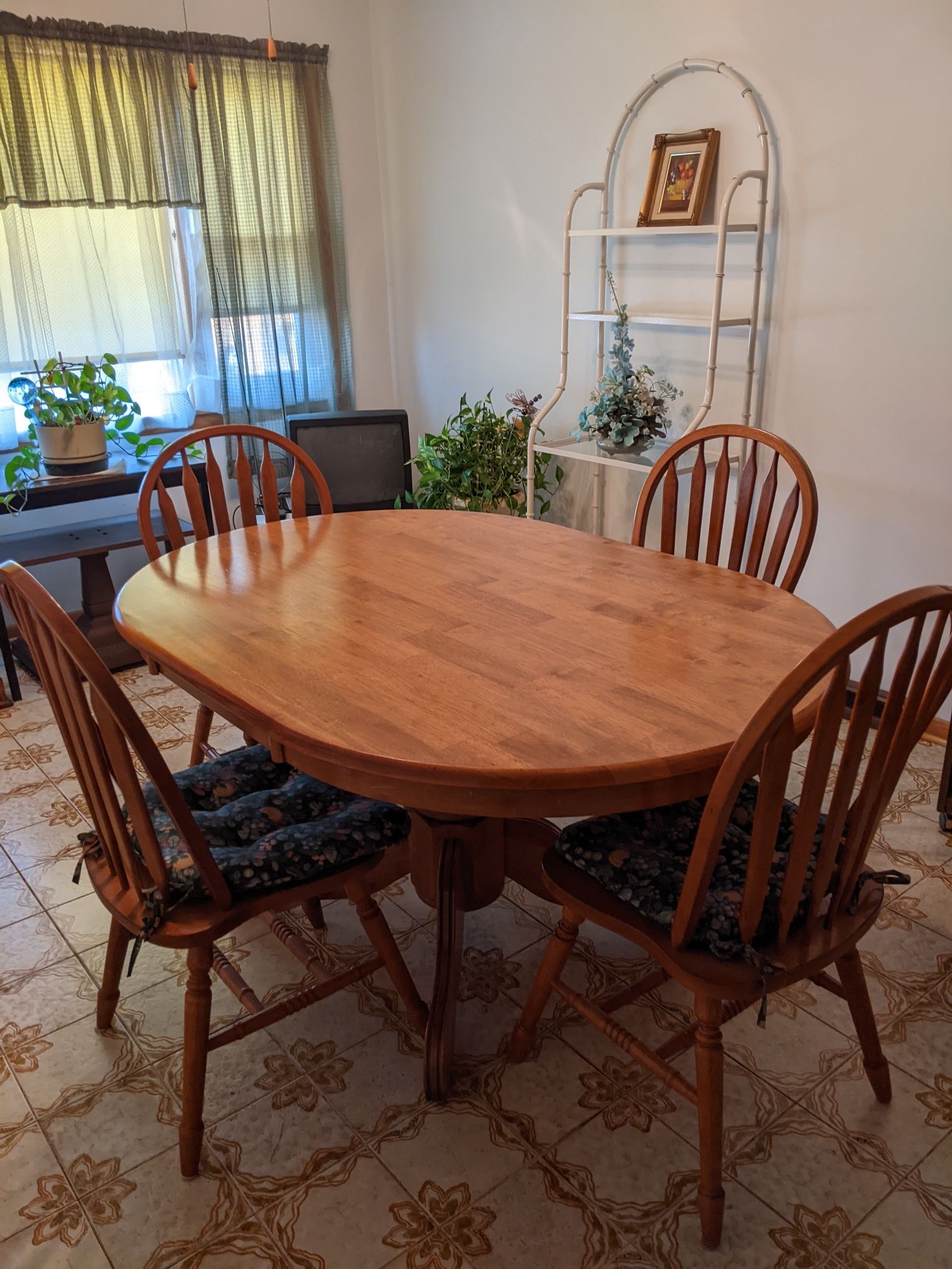 Kitchen Table & Chairs