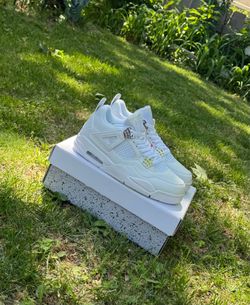 Jordan 4 size 9.5 men brand new never worn