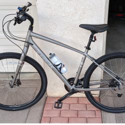 Trek Verve 3 DISC SL 18 Spd Lithium Grey (Large Frame) Like New Condition 