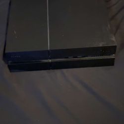 PS4 With 2 Controllers