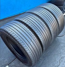 235 55 19 Michelin tires Con 80% de Vida Las 4
