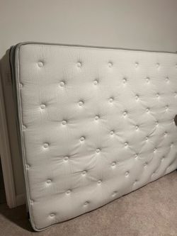 Moving sale everything must go. Mattress, bed frame, queen set, coffee table, end tables, lamps