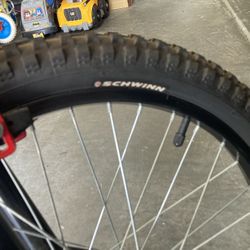 SCHWINN FALCON KIDS BIKE 20 Like New 