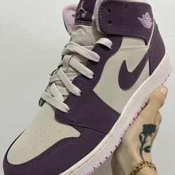 Air Jordan 1 Retro Mid GS ‘Pro Purple’