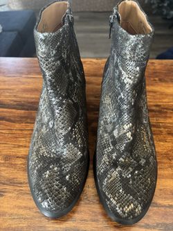 Vionic Kamryn Ankle Bootie Pewter Boa Nubuck Leather Boot Women's size 8