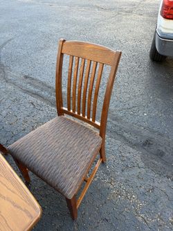 Kitchen Table And 4 Chairs