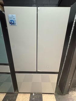 Samsung Bespoke Refrigerator With Beverage Center In White Glass