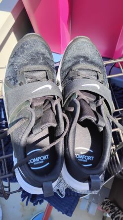 Nike Refresh Shoes 8.5