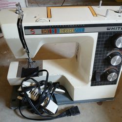 Vintage Sewing Machine 