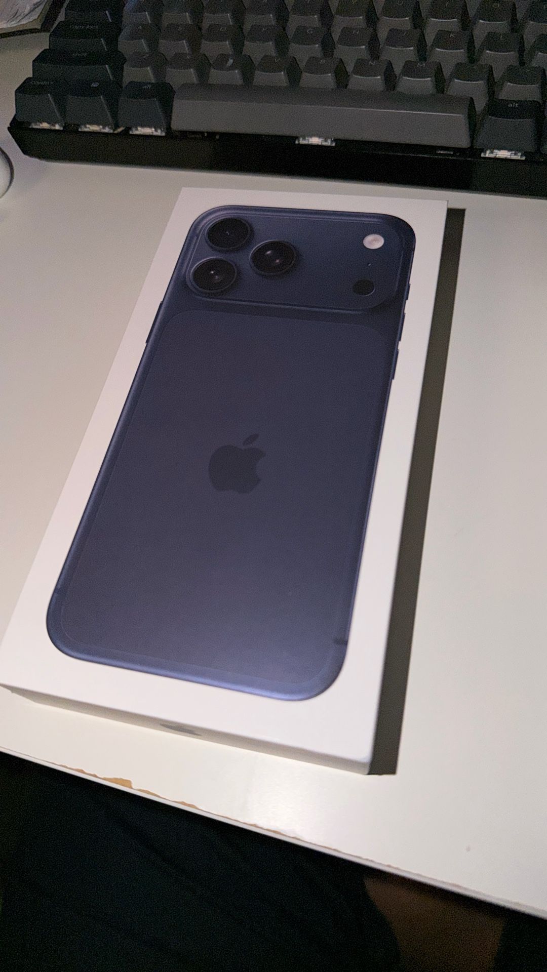iPhone 17 Pro Max, Deep Blue, 2TB