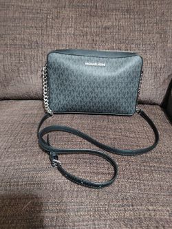 New Michael Kors $60 Obo 