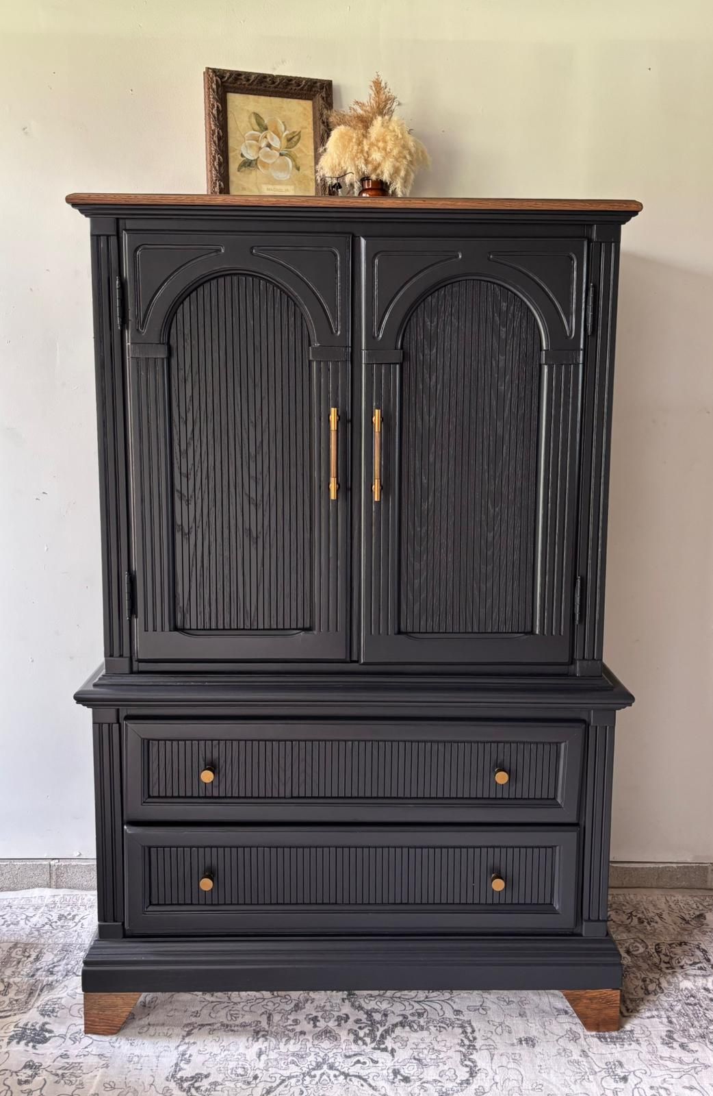 Fluted Chest Of Drawers