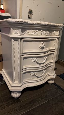Disney Princess Fairytale White 2-Drawer Nightstand