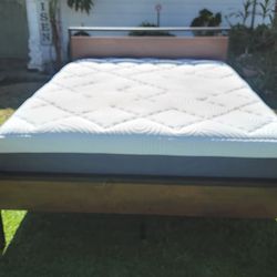 Nice Queen bed with good mattress