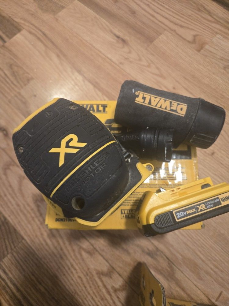 DEWALT XR Orbit Sander Kit 