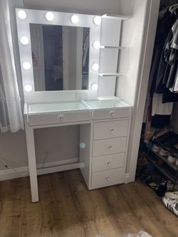 New In Stock Makeup Vanity / Tocado De Maquillaje