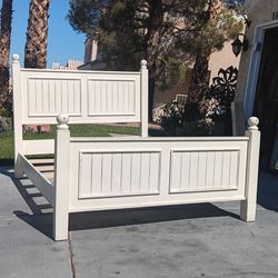 White Wood Panel Queen Bed Frame with Ball Finials