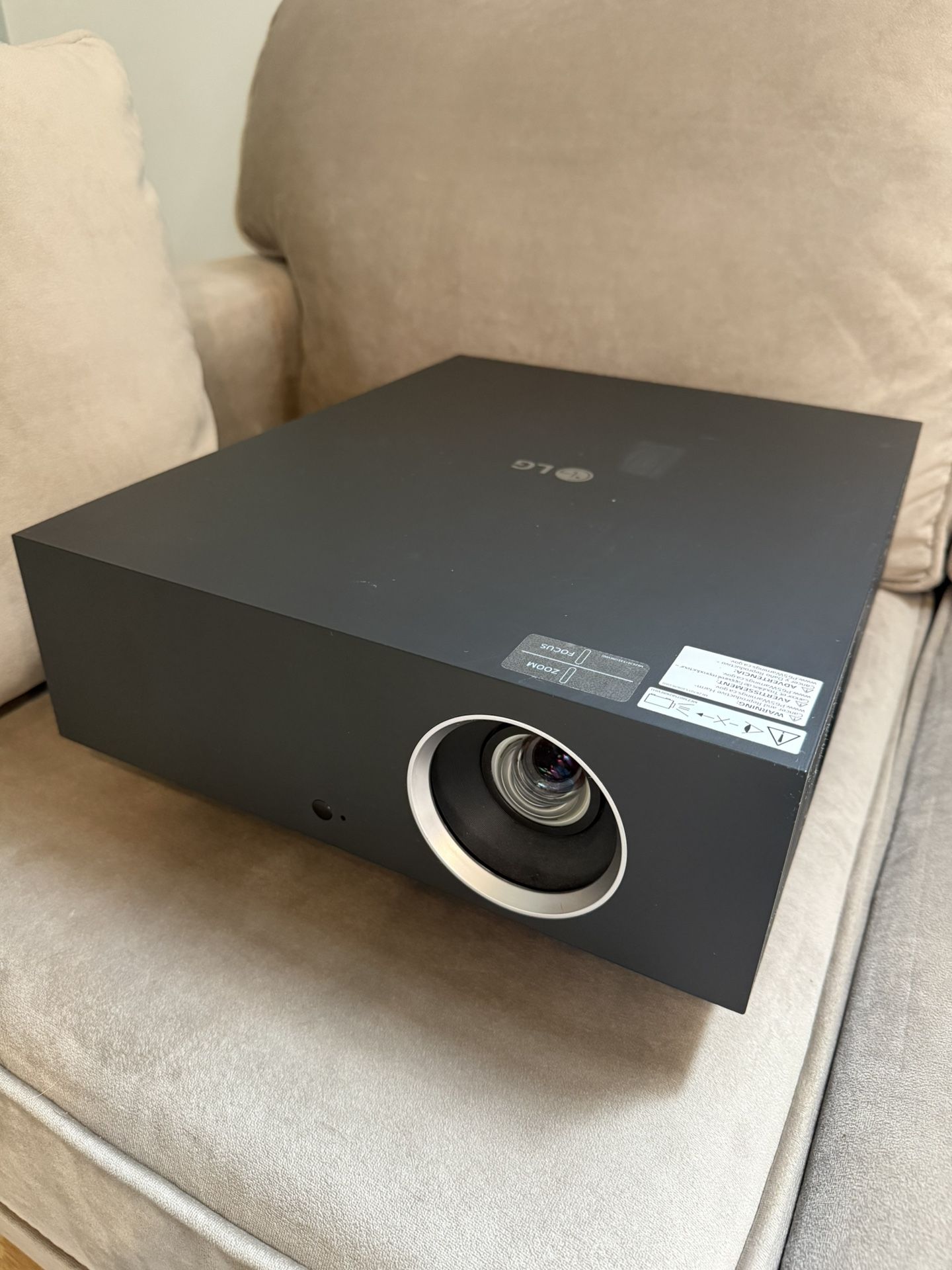 LG AU810PB 4K UHD Smart Dual Laser CineBeam Projector - Black
