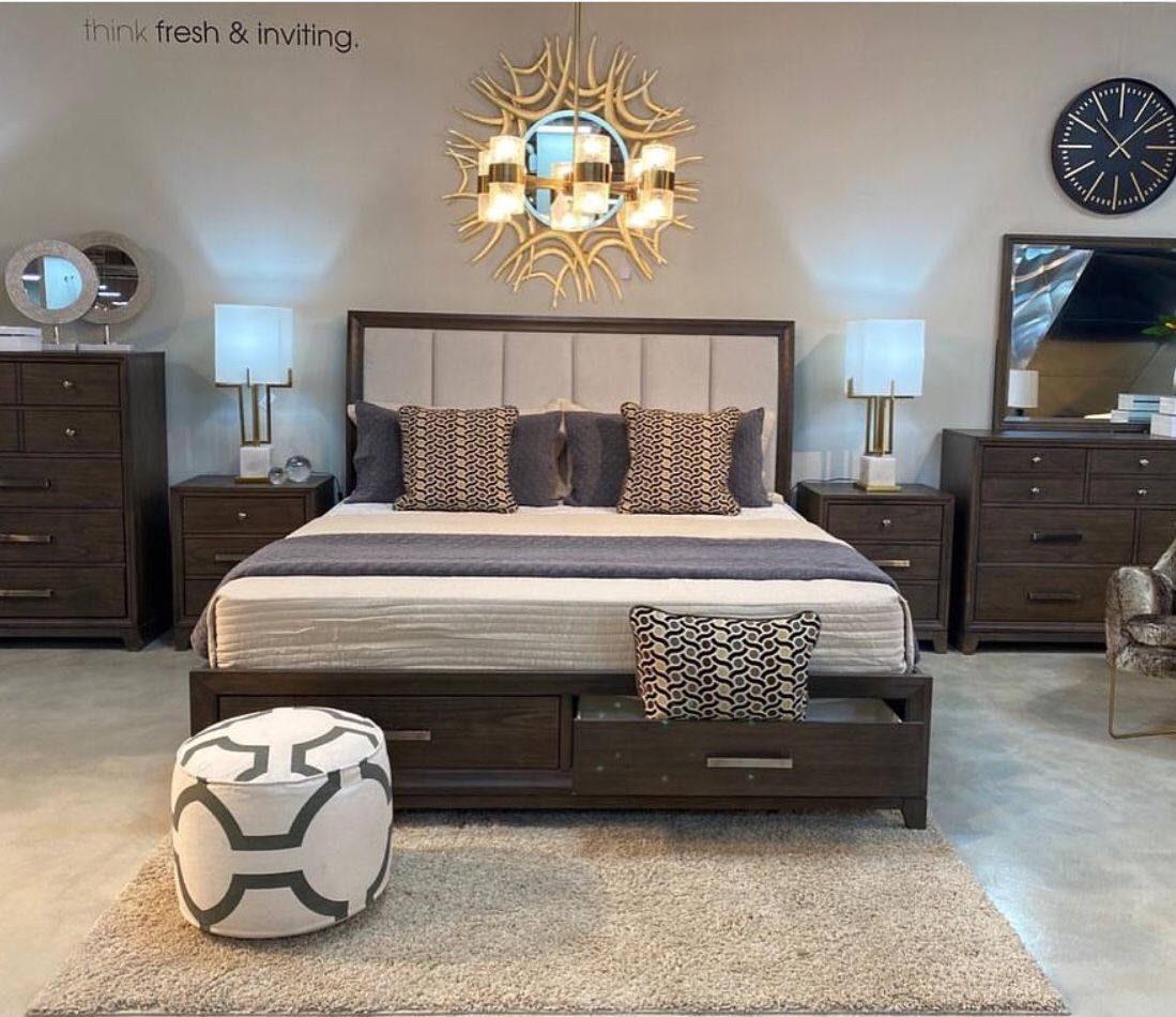 Brueban Gray Footboard Storage Platform Bedroom Set / Queen and King Bed Frame