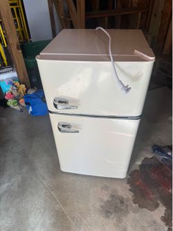 Insignia Mini Fridge & Freezer