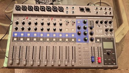 Zoom LiveTrak L-12
