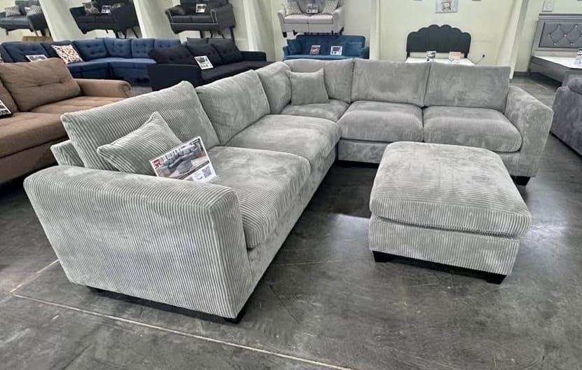 BRAND NEW 4PC SECTIONAL SOFA SET WITH OTTOMAN AND ACCENT PILOWS INCLUDED $549