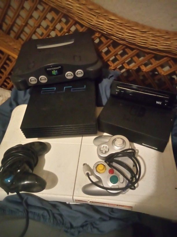 Variety Of Vintage Gaming Devices /Controllers