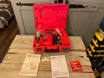 Milwaukee M12 12-Volt Lithium-Ion Cordless ProPEX Expansionyy Tool Kit