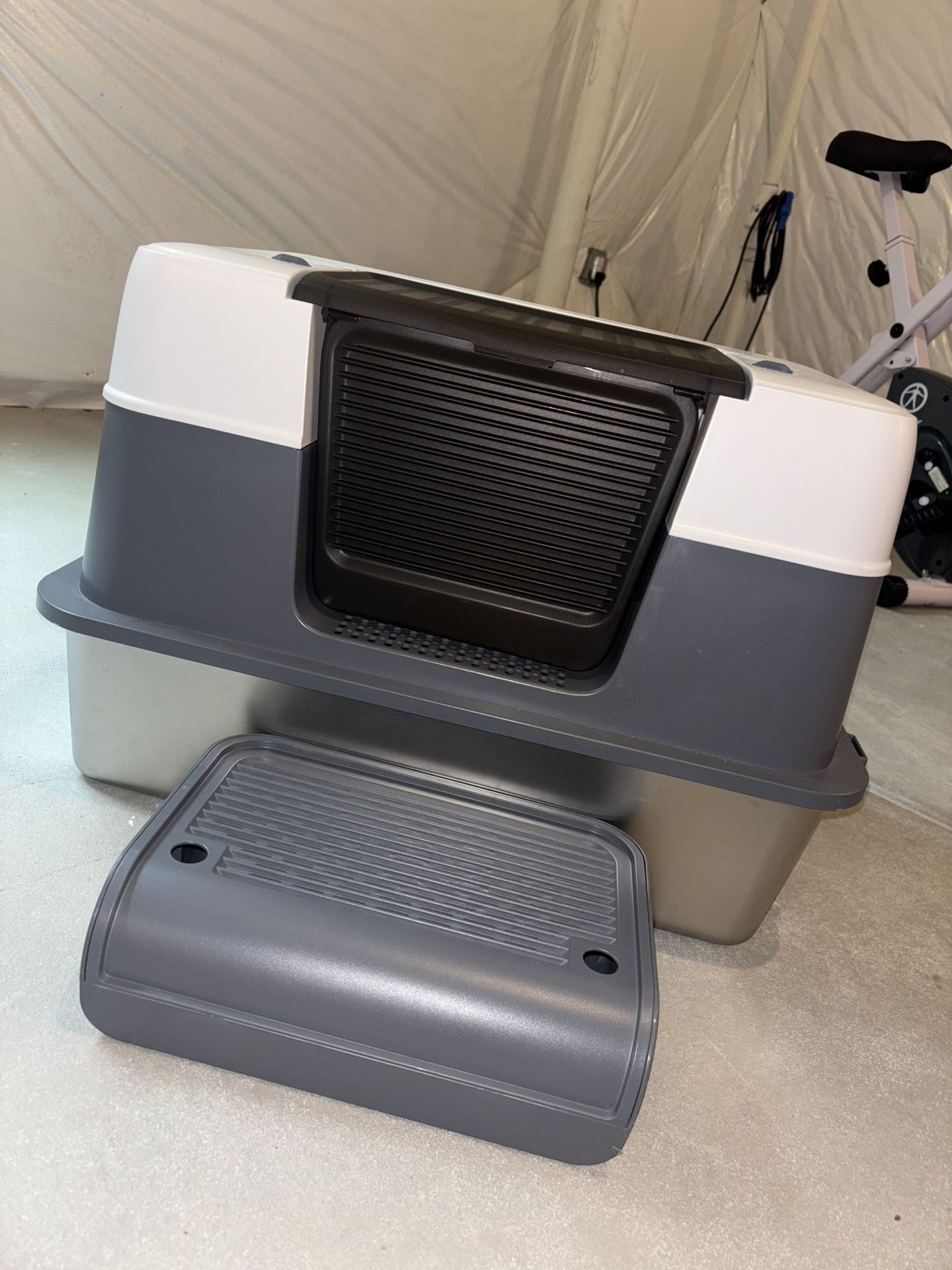 Large Enclosed Stainless Steel Litter Boxes