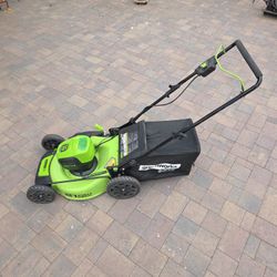 Greenworks Pro Lawn Mower 60V 21" Brushless Battery Powered + 4 Ah Battery + Charger