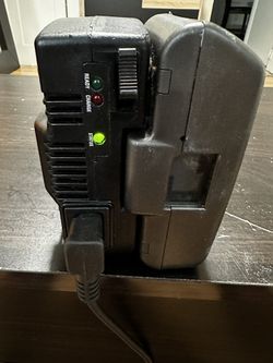 Chargers / Anton Bauer + Dionic Gold Mount