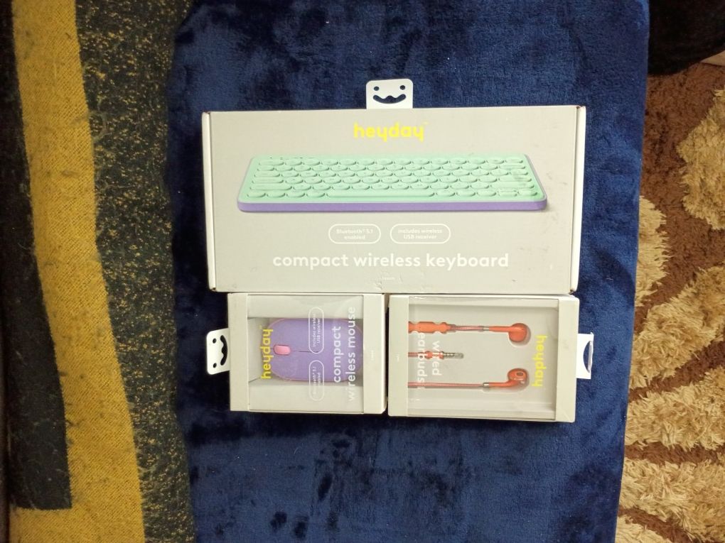Wireless Keyboard Mouse And Wired Earbuds NEW
