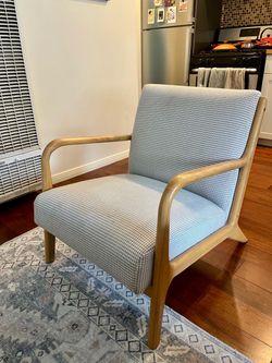 Accent chair with gingham fabric