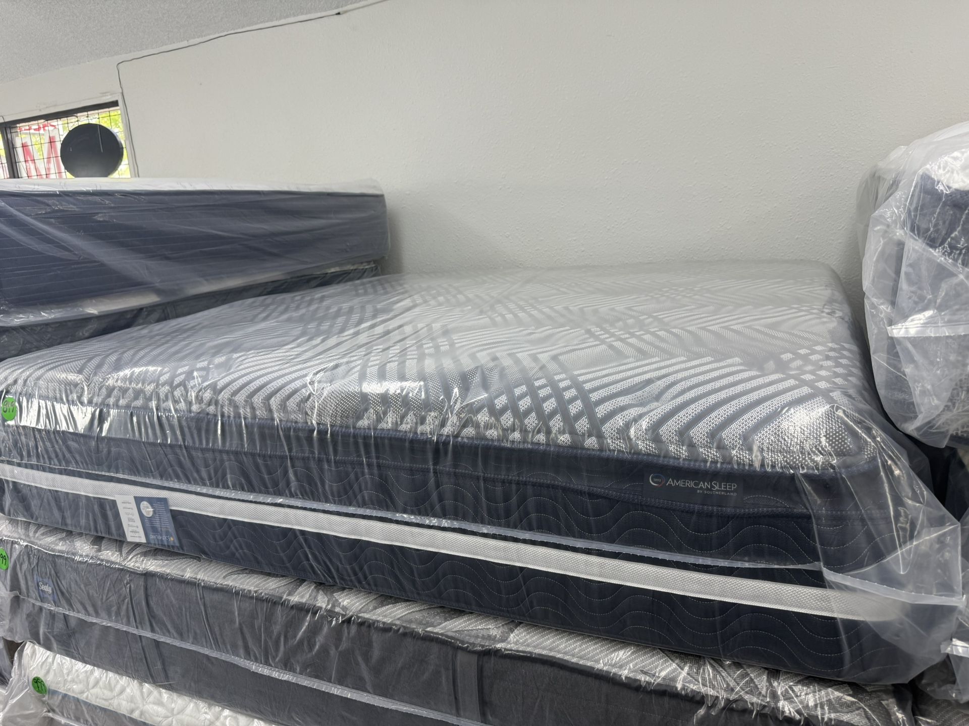 KING SIZE ENGLANDER PILLOW TOP MATTRESS & BOX SPRINGS BED SET