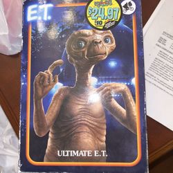 NECA E.T. The Extra Terrestrial 40th Anniversary ET Action Figure [Ultimate Version] 