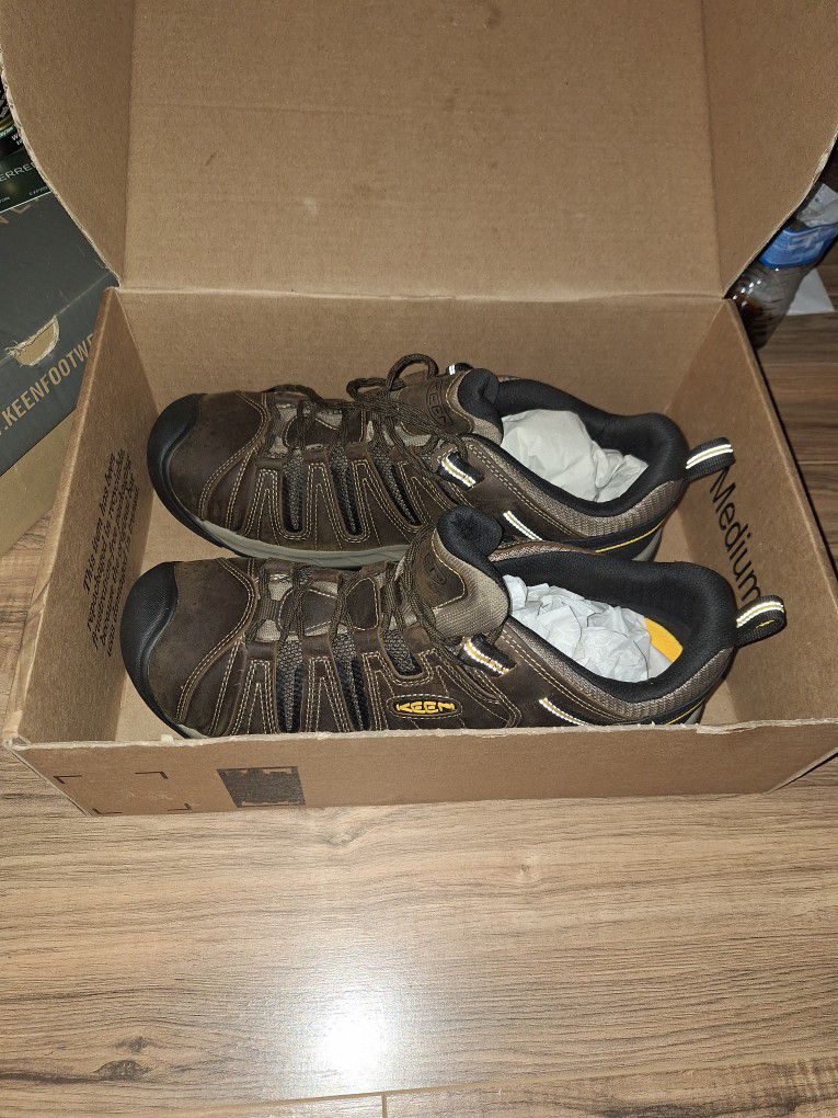 Make Offer.Brand New Keen Men's Size 14 Hiking  Shoes In The Box