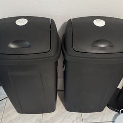 13 Gal. Black Swing Top  Kitchen  Trash Can 