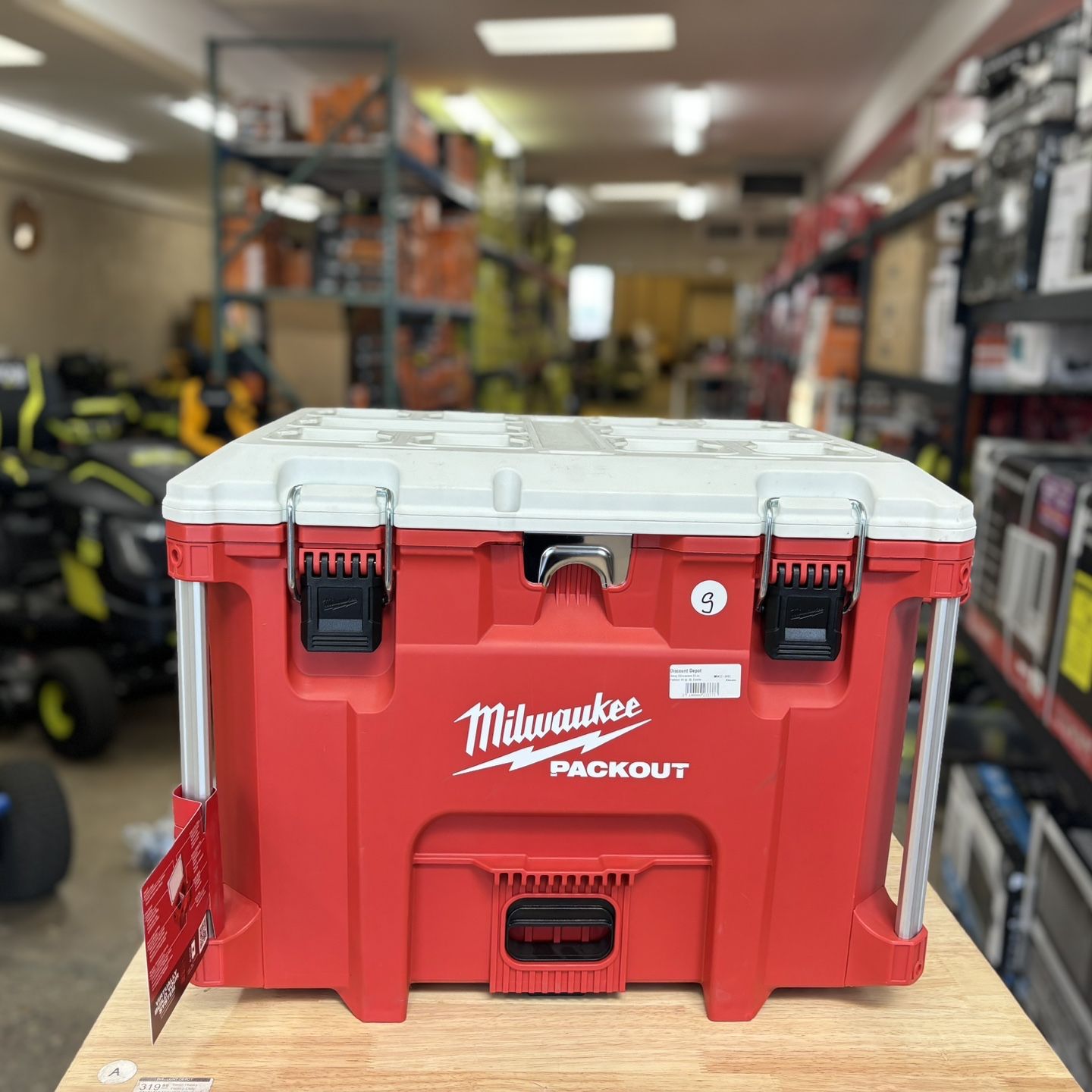 (New) Milwaukee 22 In. PACKOUT 40 Qt. XL Cooler 