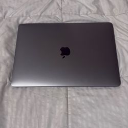 Macbook Pro , 13-inch Retina Display, 2018, 4Thunderbolt 3 Ports