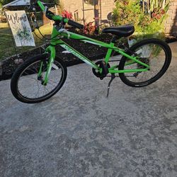 Kids Hotrock specialized 20” Bike 