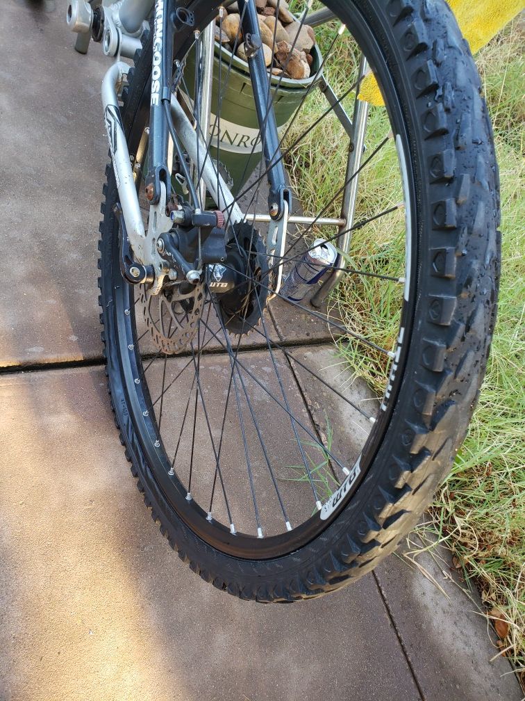 mongoose blackcomb mountain bike