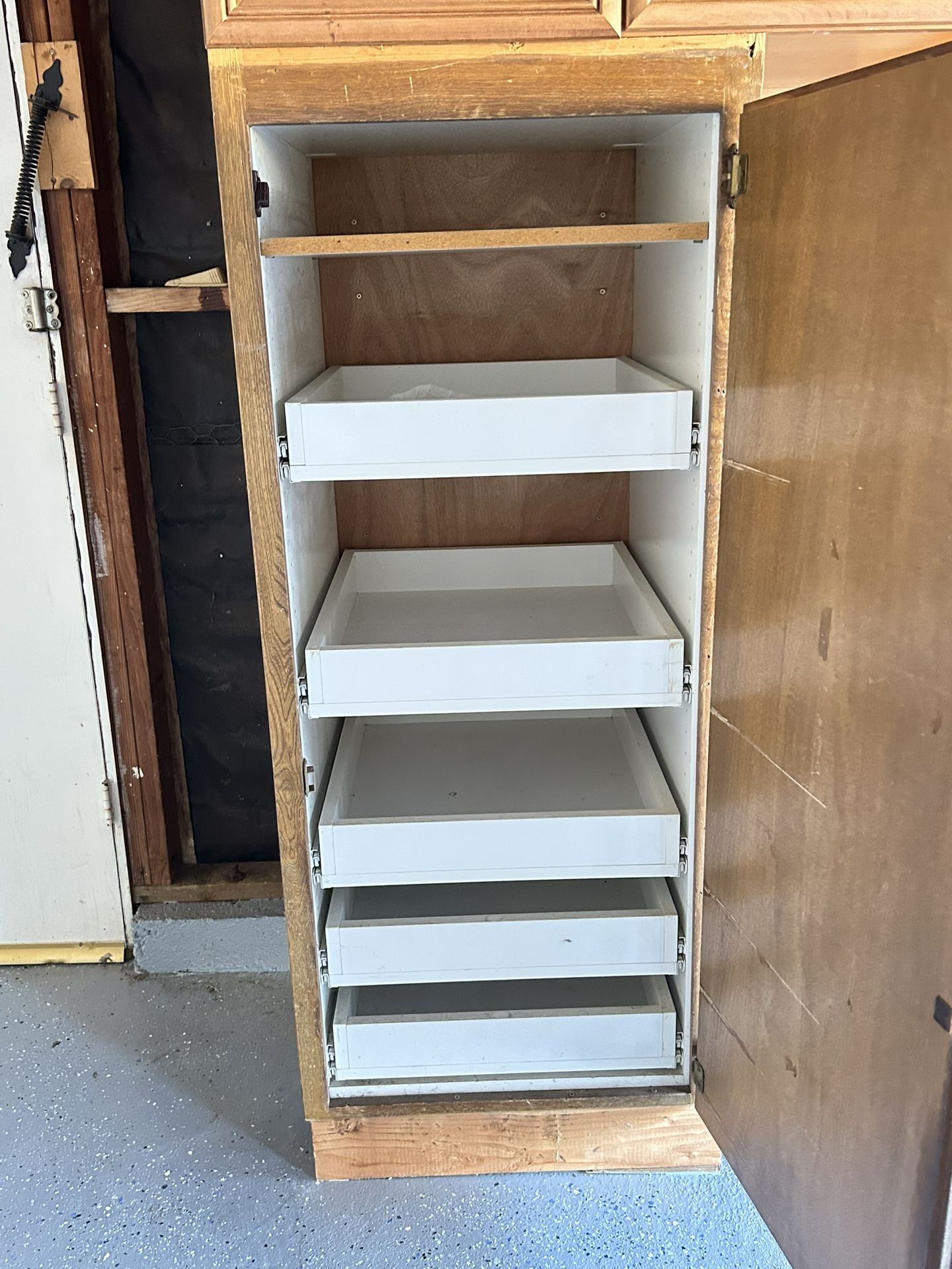 Upper Cabinet & 5 Full extension Drawers For storage