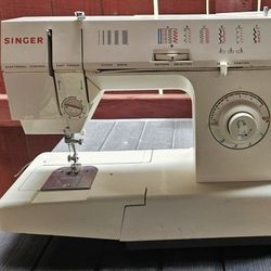 Singer Sewing Machine 