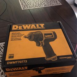 DEWALT 1/2 in. Heavy-Duty Pneumatic Impact Wrench  666 (69) New (Nuevo )